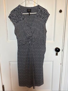 Laundry By Shelli Segal Black & White Knot-Front Midi Dress